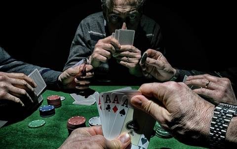 Эффект иллюзии контроля в азартных играх: Почему мы думаем, что можем повлиять на исход?